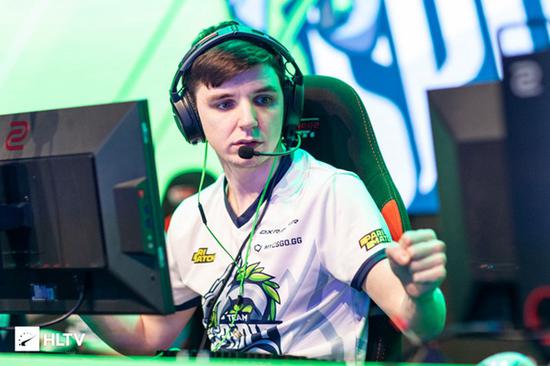 FPX战队夺冠2025无畏契约进化者杯系列赛终章精彩回顾